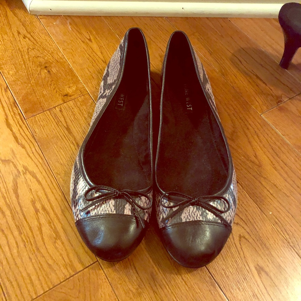 Adorable mock snake print flats
